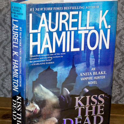 Kiss the Dead (Anita Blake, Vampire Hunter)